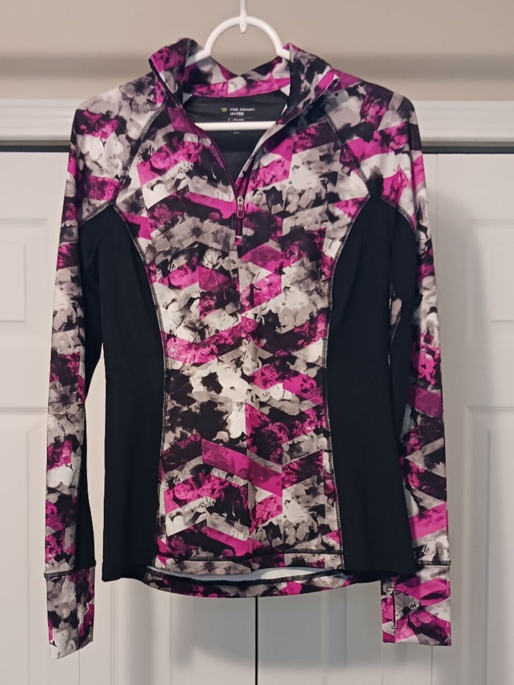 #101 3/$18 - Tek Gear Pink/Black 1/4 Zip Long Sleeve Top Size S